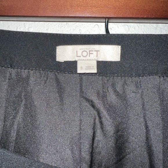 LOFT Black Pleated Tweeted Mini Skirt with a Side Zip. Size 8 - Picture 3 of 6